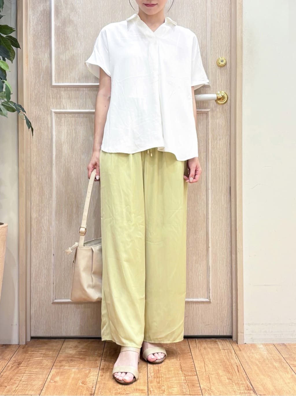 なみさんの「SHOO･LA･RUE｜【洗える/S-LL/プチプラ】さらっとすっきりきれい見え スキッパーブラウス」を使ったコーディネート