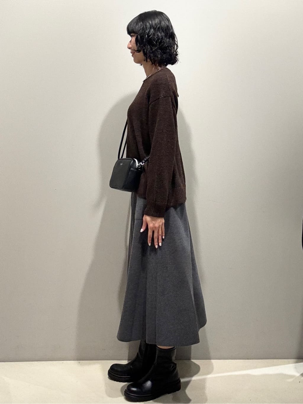 naoさんの「OPAQUE.CLIP｜リラクシークルーネックニット【洗濯機OK】」を使ったコーディネート