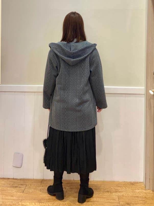 FUJIさんの「SHOO･LA･RUE｜【裏面ベロアであったか】体型をカバーしながらスマートに魅せる ケーブルジャガードコーディガン」を使ったコーディネート