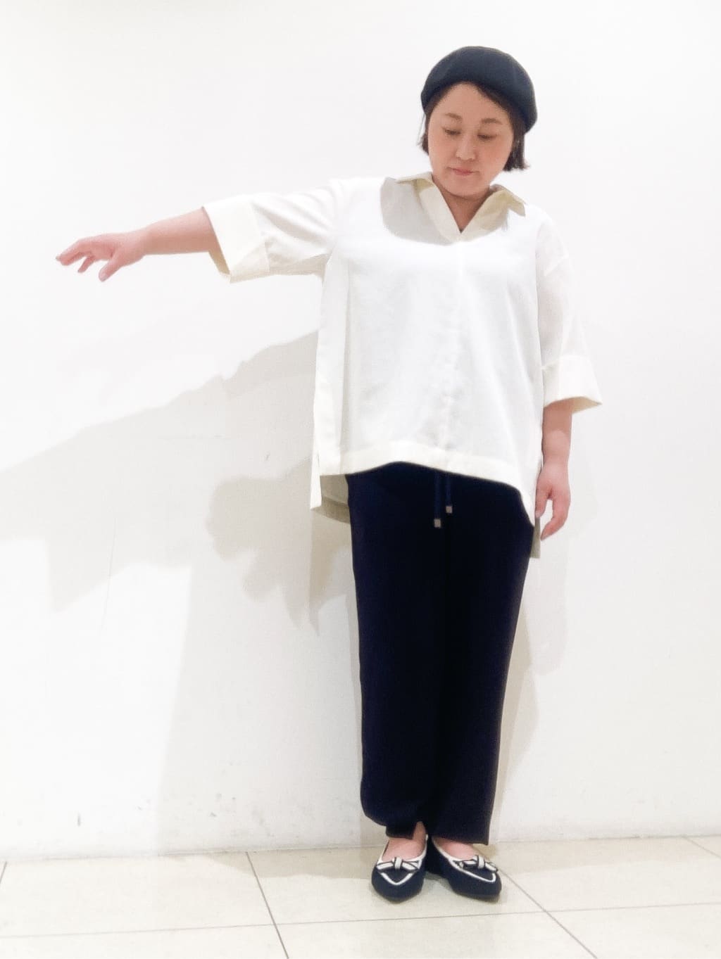 takedaさんの「UNTITLED｜【UVカット/接触冷感/吸水速乾/ゆったり】V開きネックシャツ」を使ったコーディネート