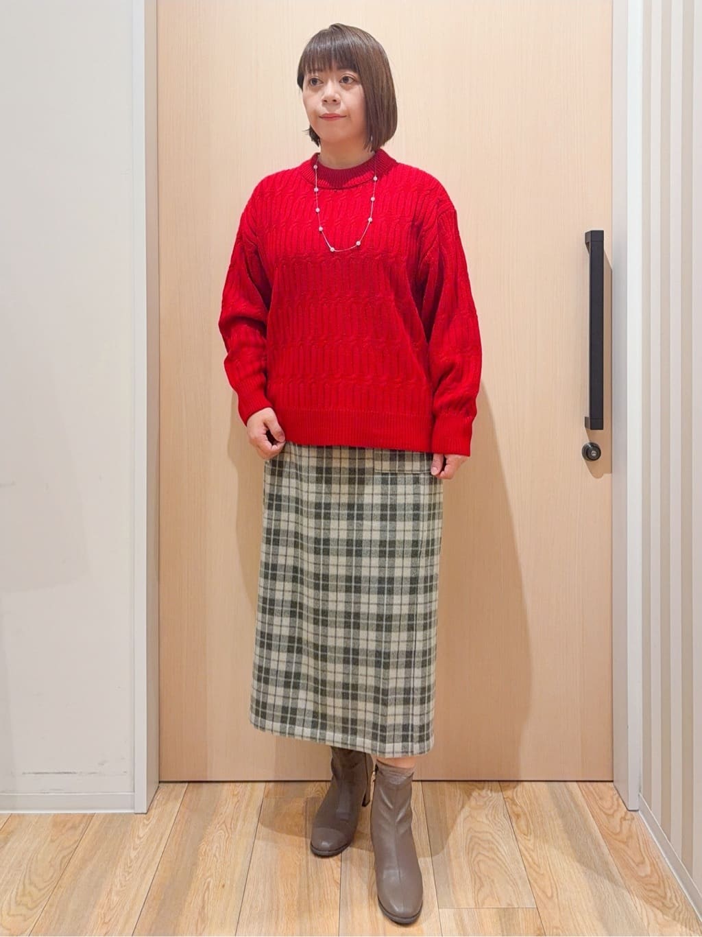 yocchiさんの「SHOO･LA･RUE｜【洗濯機可／毛玉レス】シンプルケーブル柄ニット」を使ったコーディネート