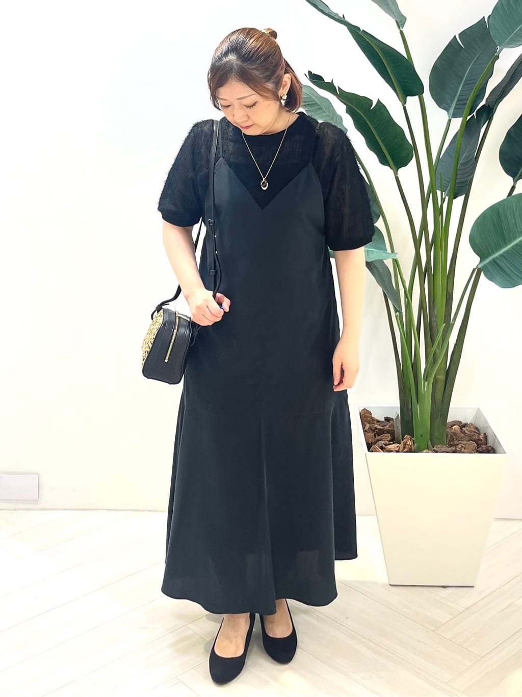 Tomoさんの「UNTITLED｜【洗える/肩紐調節可能】パウダーキャミワンピース」を使ったコーディネート