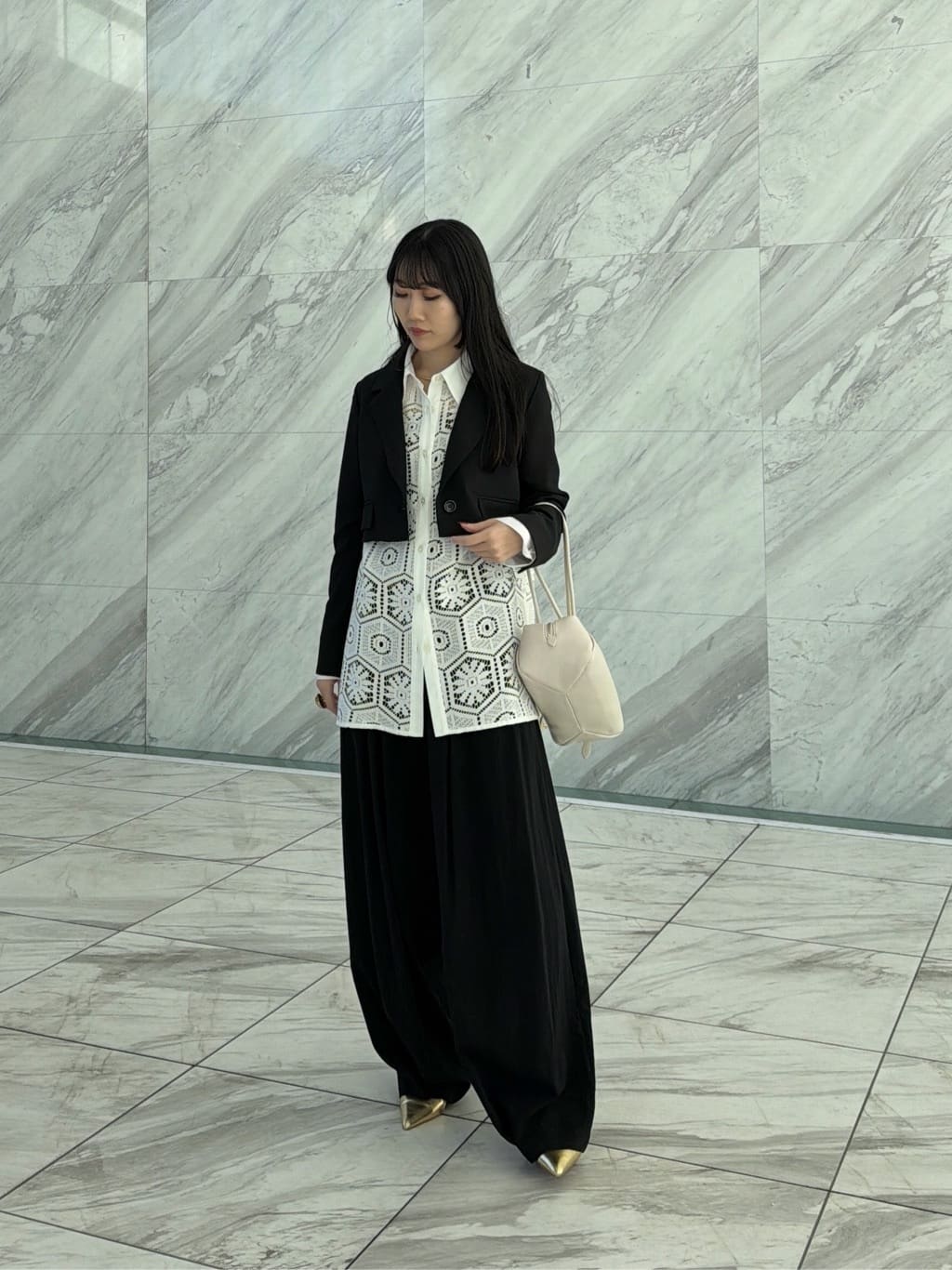 rinaさんの「INDIVI｜幾何柄レースビッグシャツ」を使ったコーディネート