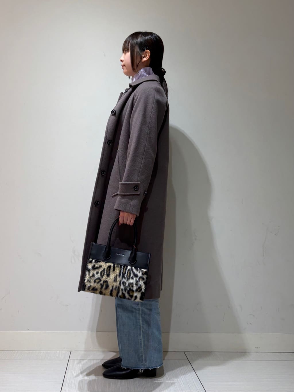 やなぎさんの「DRESSTERIOR｜センタープレス ワイドストレートデニム」を使ったコーディネート