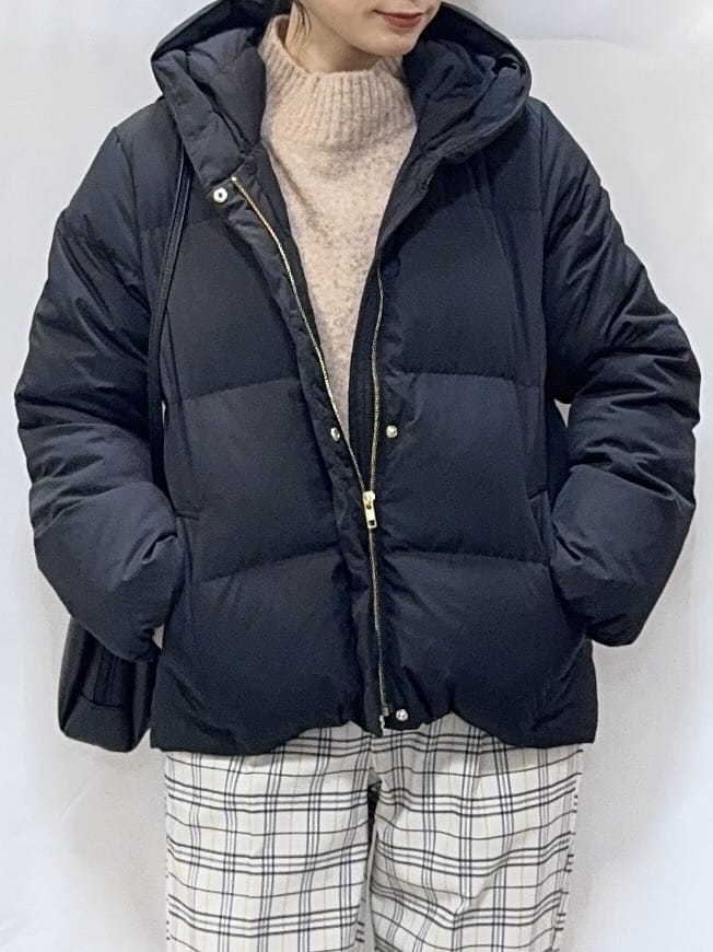 𝐇𝐢𝐫𝐨𝐦𝐢さんの「SHOO･LA･RUE｜【撥水/洗える】ショートフーディーダウン」を使ったコーディネート
