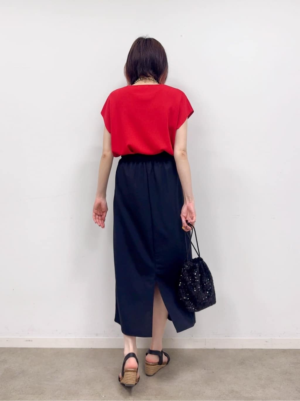𝐜𝐡𝐢𝐤𝐚さんの「SHOO･LA･RUE｜【洗える/S-LL/ひんやり】さらりと好印象　総針フレンチスリーブニット」を使ったコーディネート