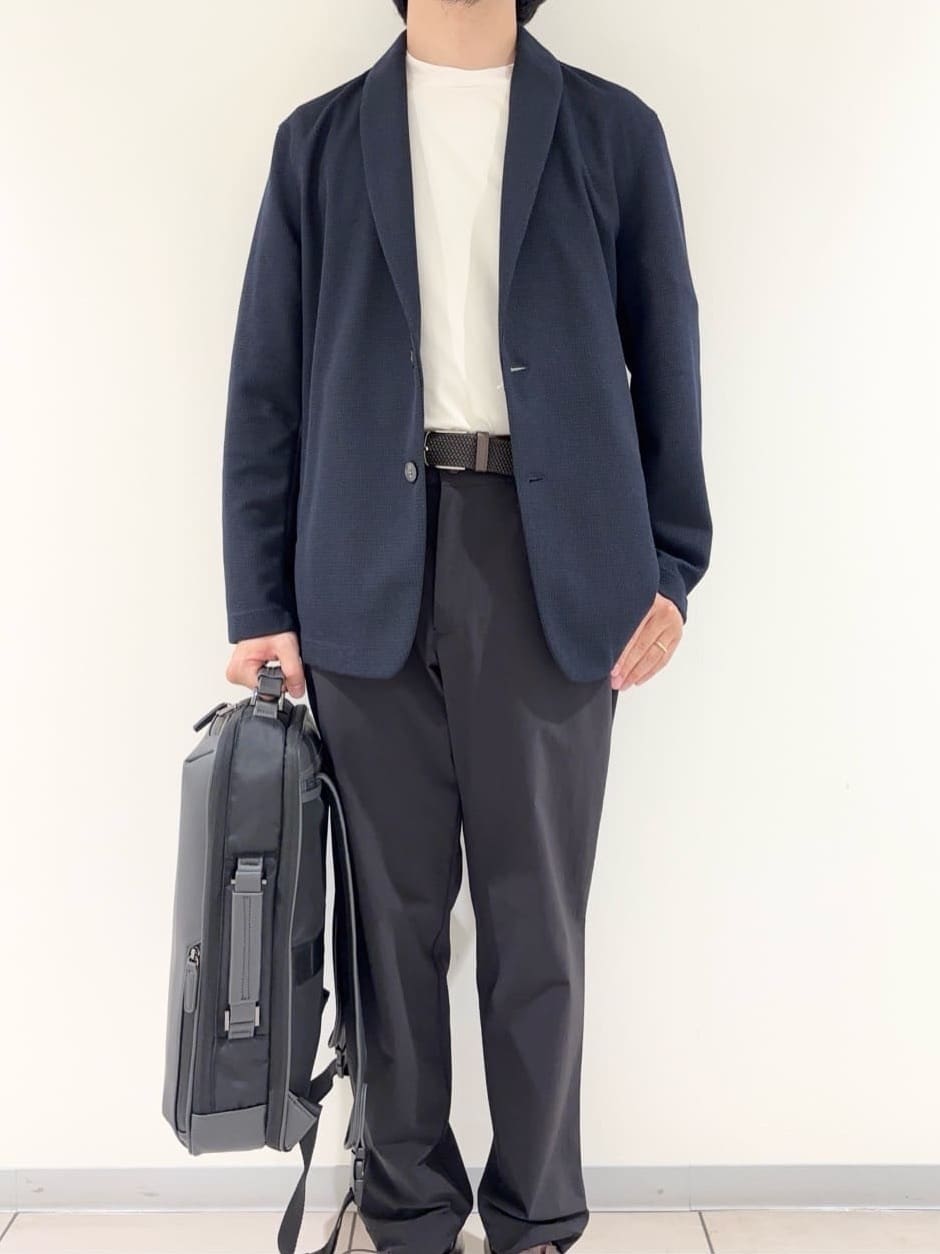 及川さんの「TAKEO KIKUCHI｜【尾州織】ショールカラー カーディガン」を使ったコーディネート