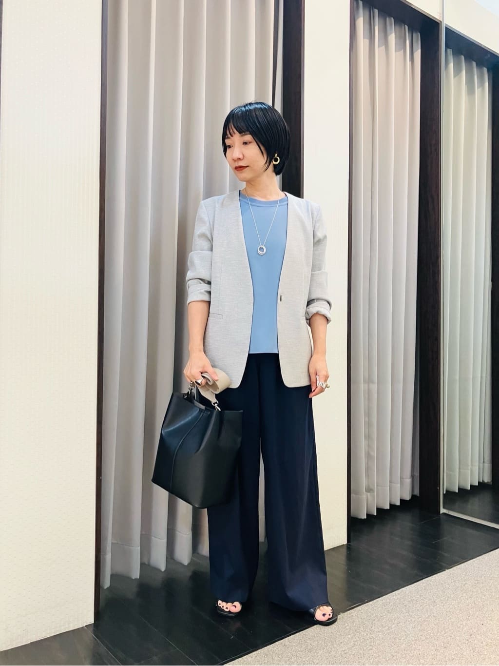 AYAさんの「INDIVI｜【褒められパンツ／洗える／ウエストゴム】ワイドタックパンツ」を使ったコーディネート