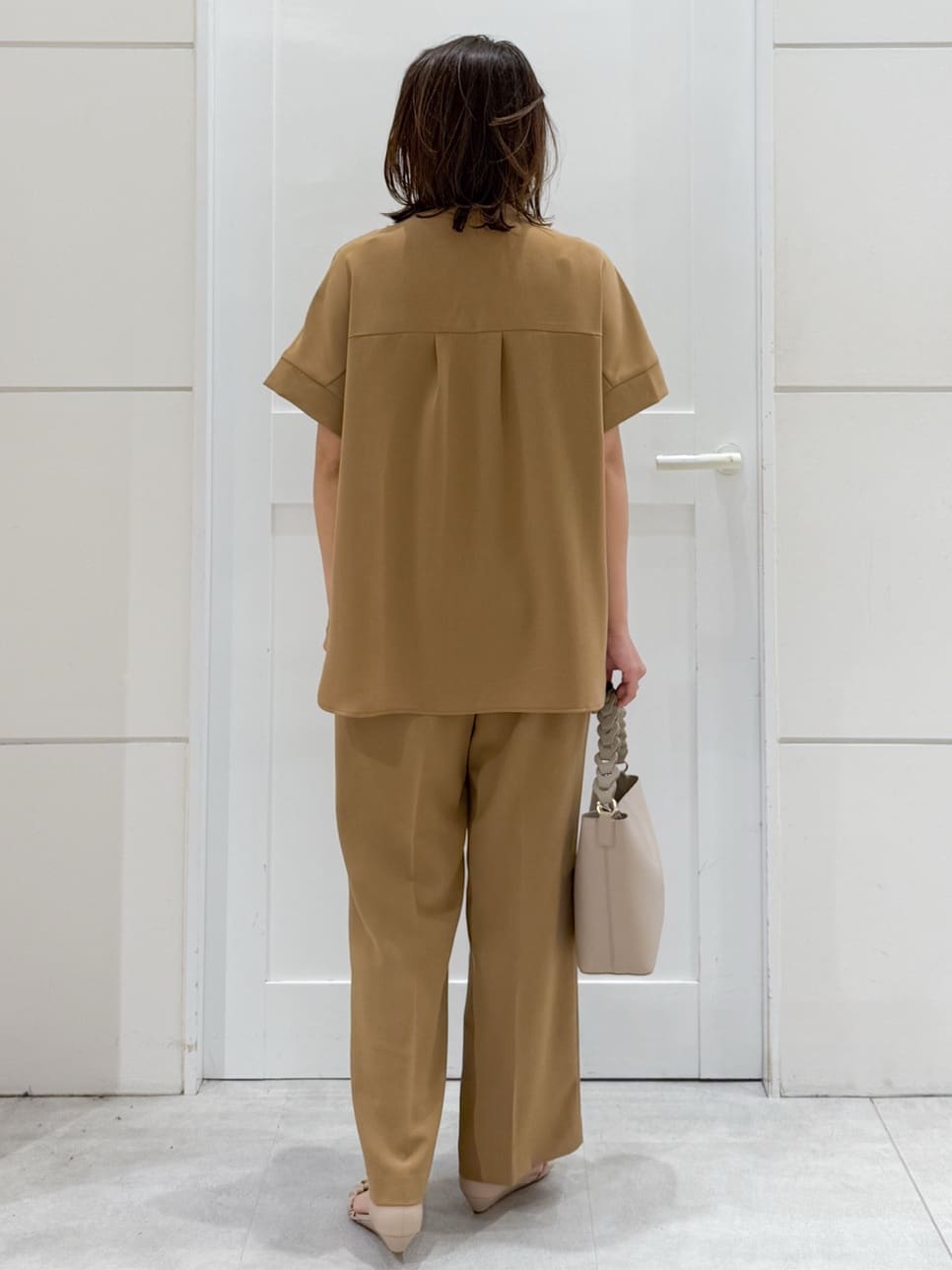 yuka.aさんの「OPAQUE.CLIP｜《5色展開／SS-LLサイズ》スキッパー金ボタンブラウス／セットアップ対応【防シワ／ストレッチ／洗濯」を使ったコーディネート