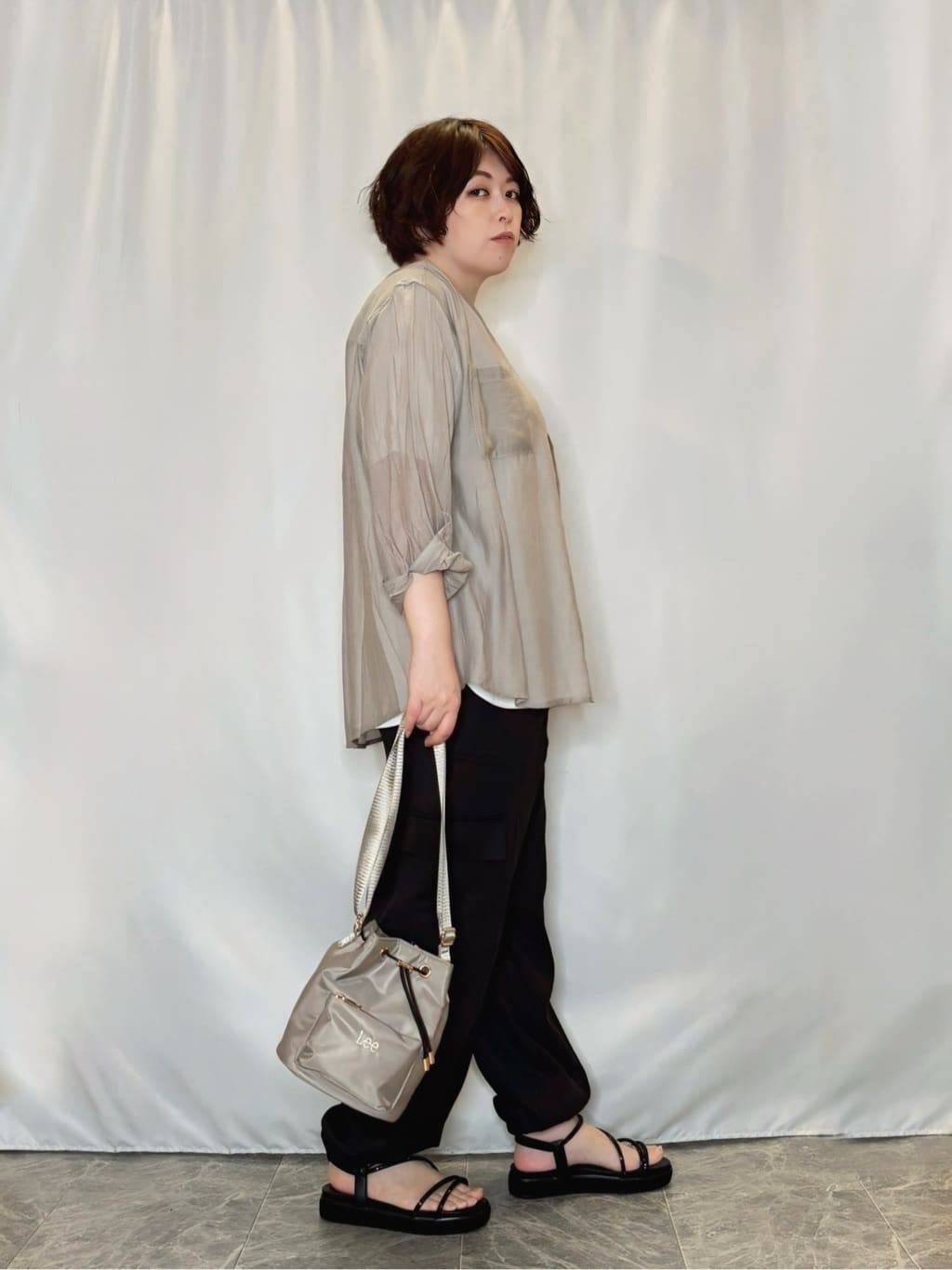 たみさんの「SHOO･LA･RUE｜【S-LL/ひんやり/UV】ぷっくりラメプリントロゴTシャツ」を使ったコーディネート