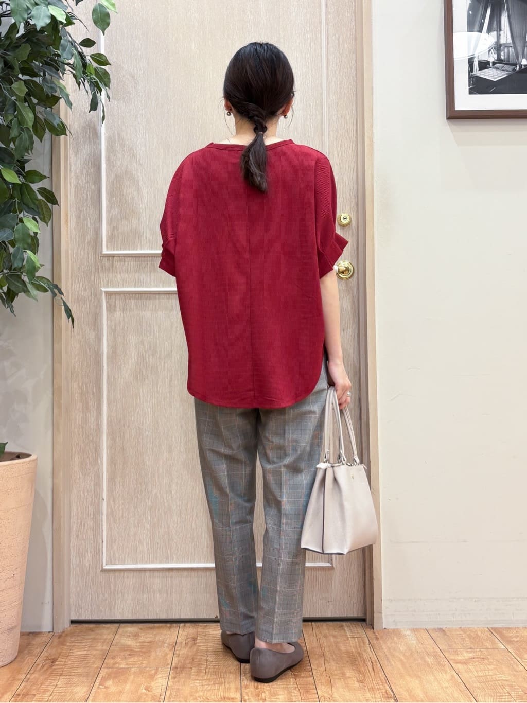 なみさんの「SHOO･LA･RUE｜【洗える】お袖のタックがアクセント インせず着られる さらさらドルマントップス」を使ったコーディネート