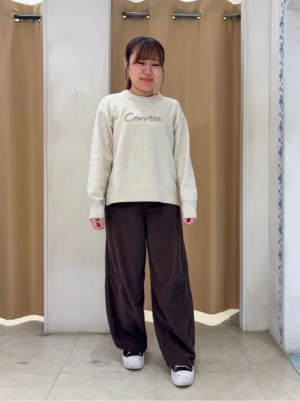 SO(R)Aさんの「SHOO･LA･RUE｜【S-LL/洗濯機可】ふわふわがやみつきになる柔らかさ スウェットライクロゴニット」を使ったコーディネート