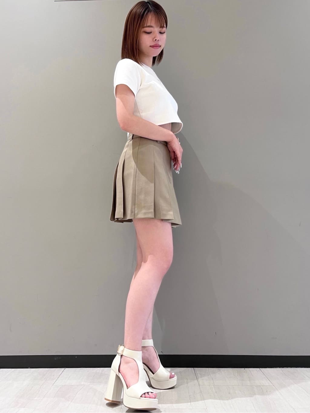RISAさんの「ESPERANZA｜Tストラップスクエアサンダル 24SS」を使ったコーディネート
