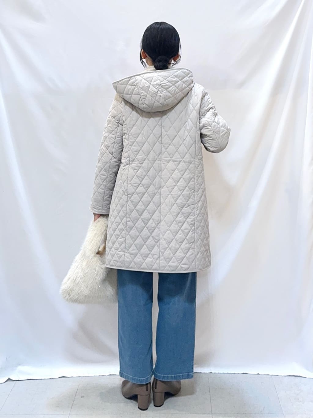 𝐇𝐢𝐫𝐨𝐦𝐢さんの「SHOO･LA･RUE｜【撥水/フード取り外し可】自然にくびれる あったかダイヤ柄キルトコート【CIRCRIC】」を使ったコーディネート