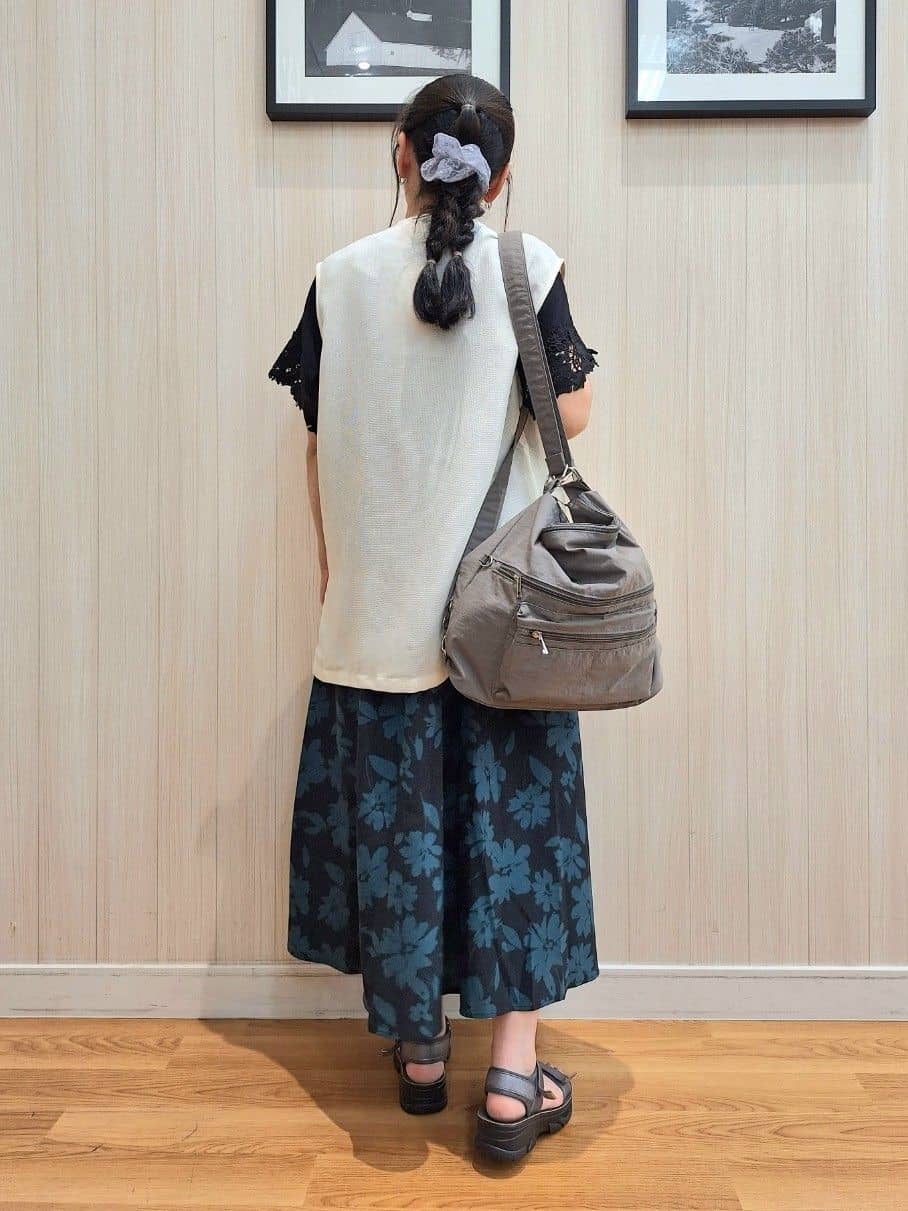 Saoさんの「SHOO･LA･RUE｜【S-LL】夏のレイヤードコーデに さらりと着られるメッシュジレ」を使ったコーディネート