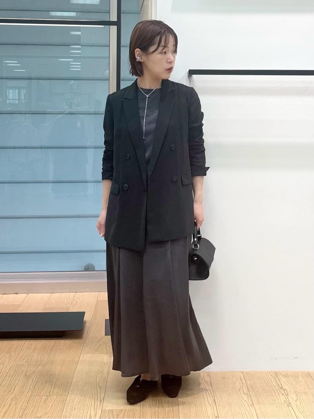 asamiさんの「INDIVI｜【セットアップ可能】スエード調サテンブラウス」を使ったコーディネート