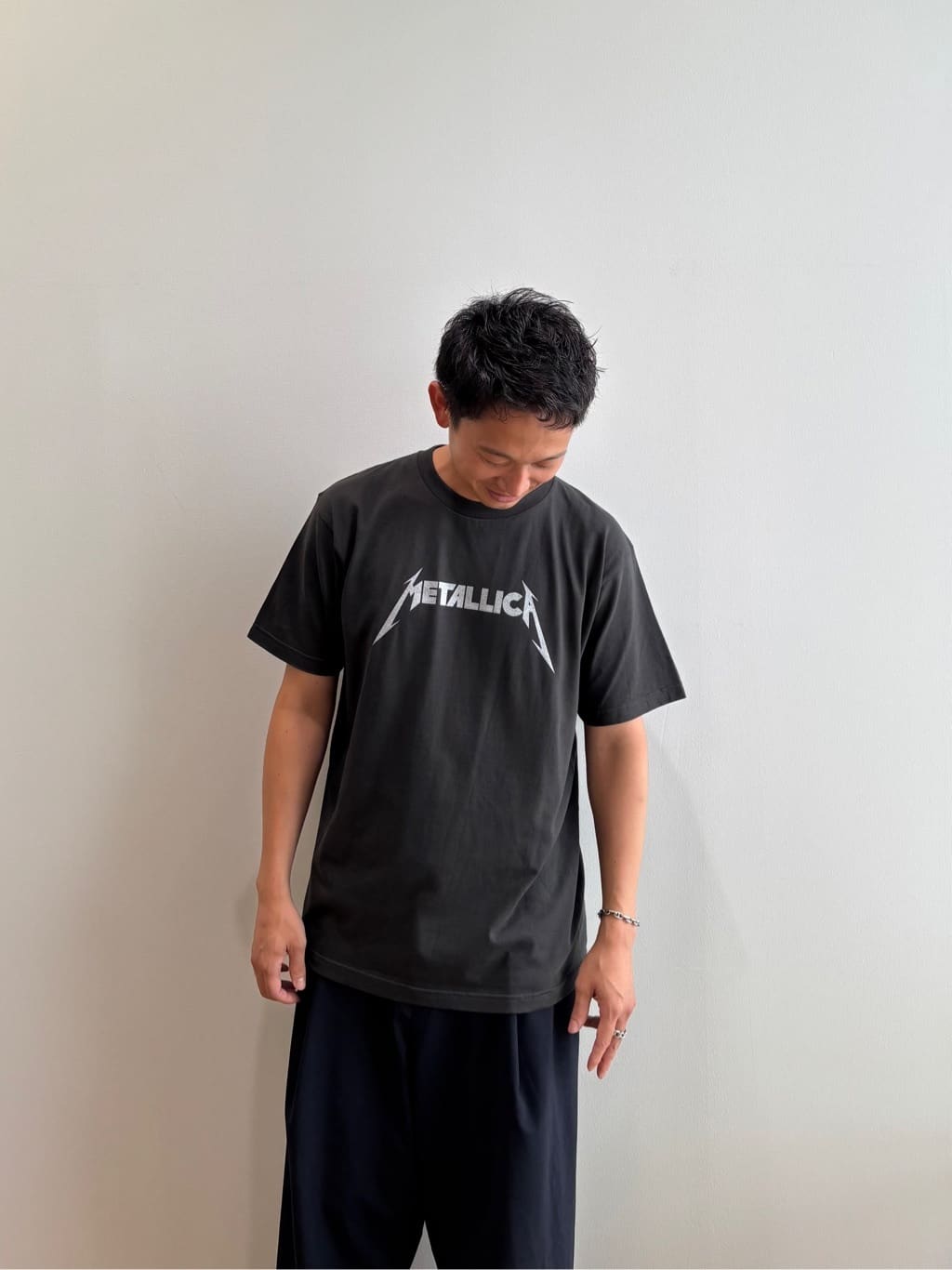 shinnさんの「OPAQUE.CLIP｜ロックTシャツ別注アソート【GREEN DAY／METALLICA／THE BEATLES】」を使ったコーディネート