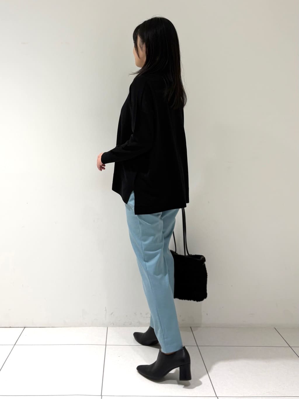 momokoさんの「INDIVI｜【洗える／毛玉になりにくい】エクストラファインウール ハイネックニット」を使ったコーディネート
