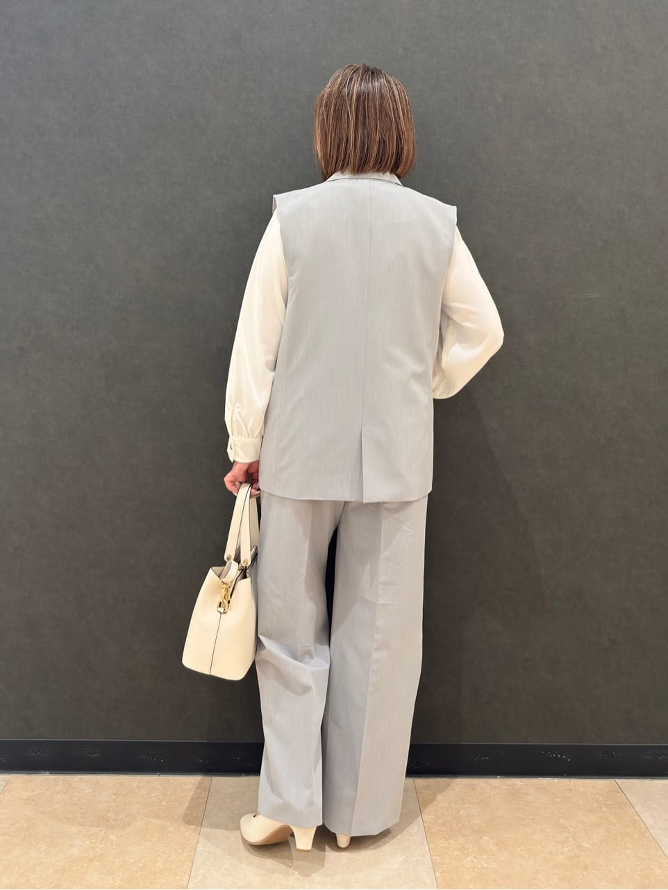 Megさんの「SHOO･LA･RUE｜【洗濯機可/セットアップ可】サラっと軽やか ワイドストレートパンツ」を使ったコーディネート