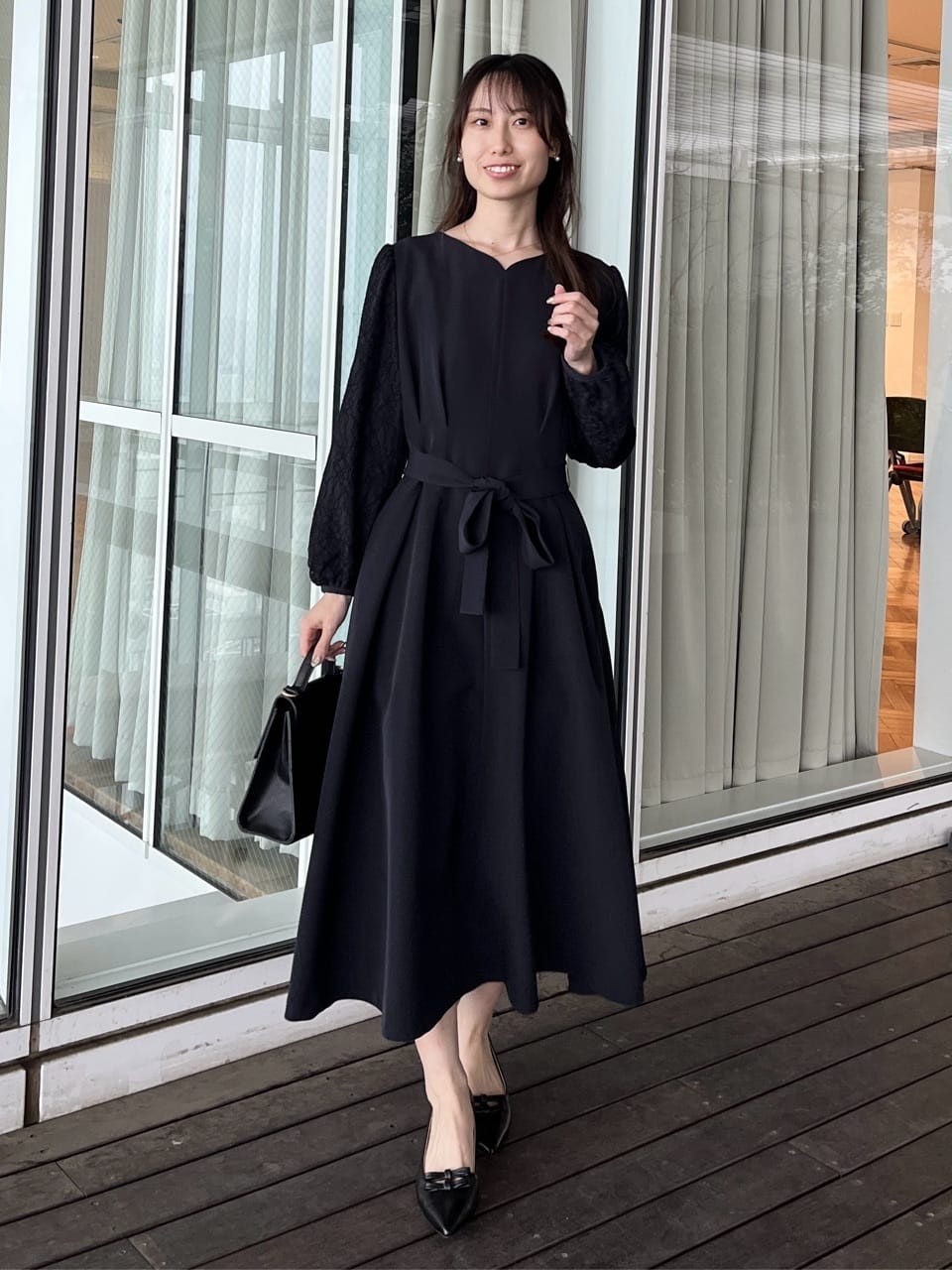 はばさんの「Couture brooch｜【ハレの日・通勤】レース袖タックフレアワンピース」を使ったコーディネート