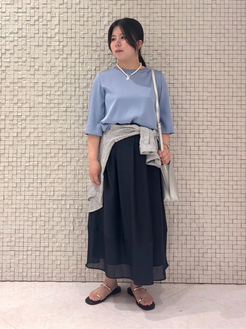 MEGUMIさんの「INDIVI｜パール調コインショートネックレス」を使ったコーディネート