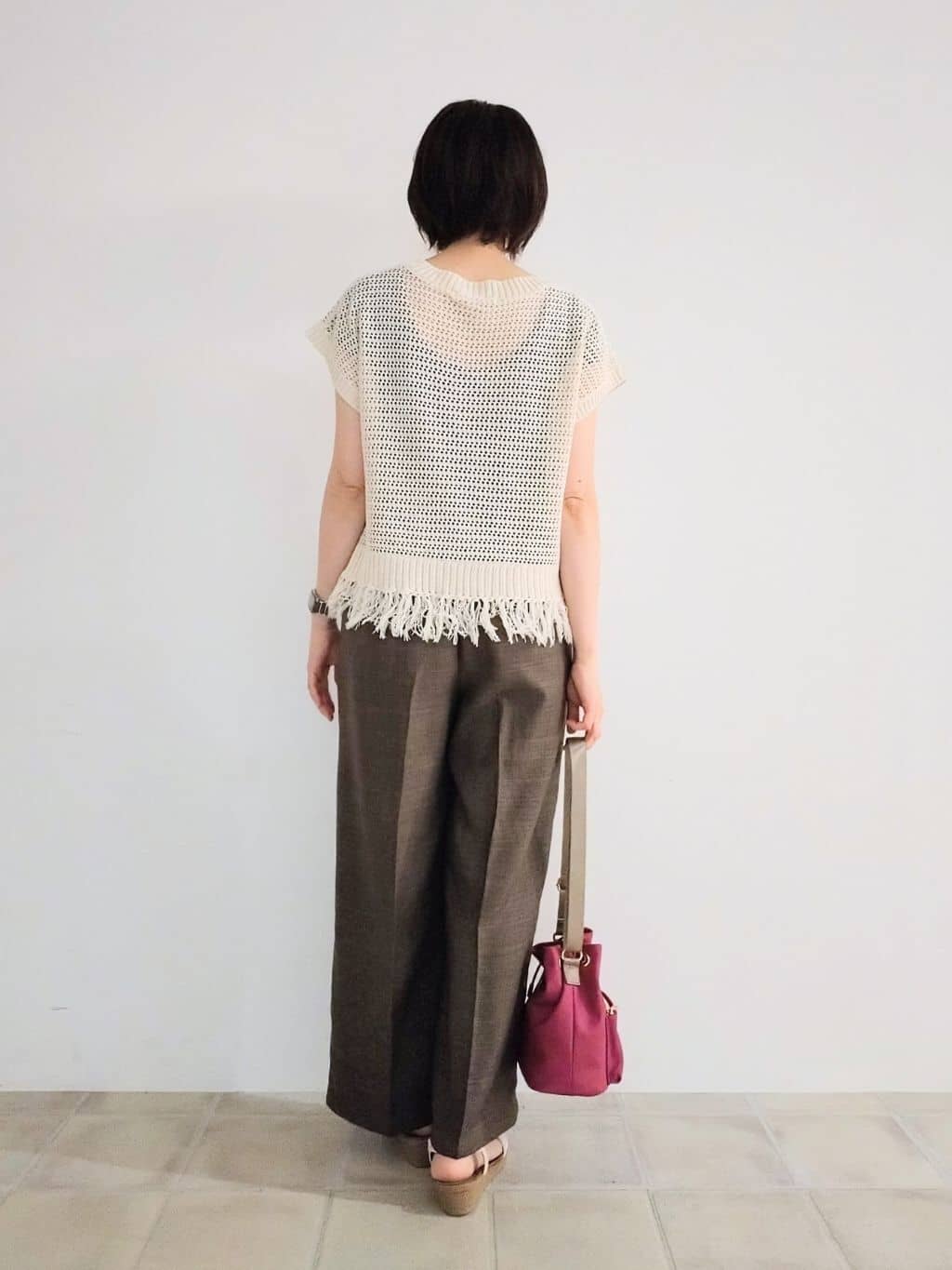 miomioさんの「SHOO･LA･RUE｜【S-LL】裾フリンジマクラメVネックニット」を使ったコーディネート