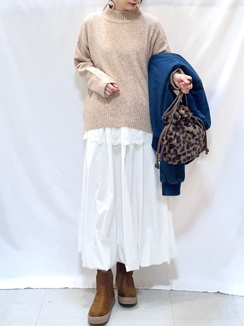 𝐇𝐢𝐫𝐨𝐦𝐢さんの「SHOO･LA･RUE｜【ダブルZIP】大人カジュアルスタイルに デニム中綿フーディーブルゾン」を使ったコーディネート