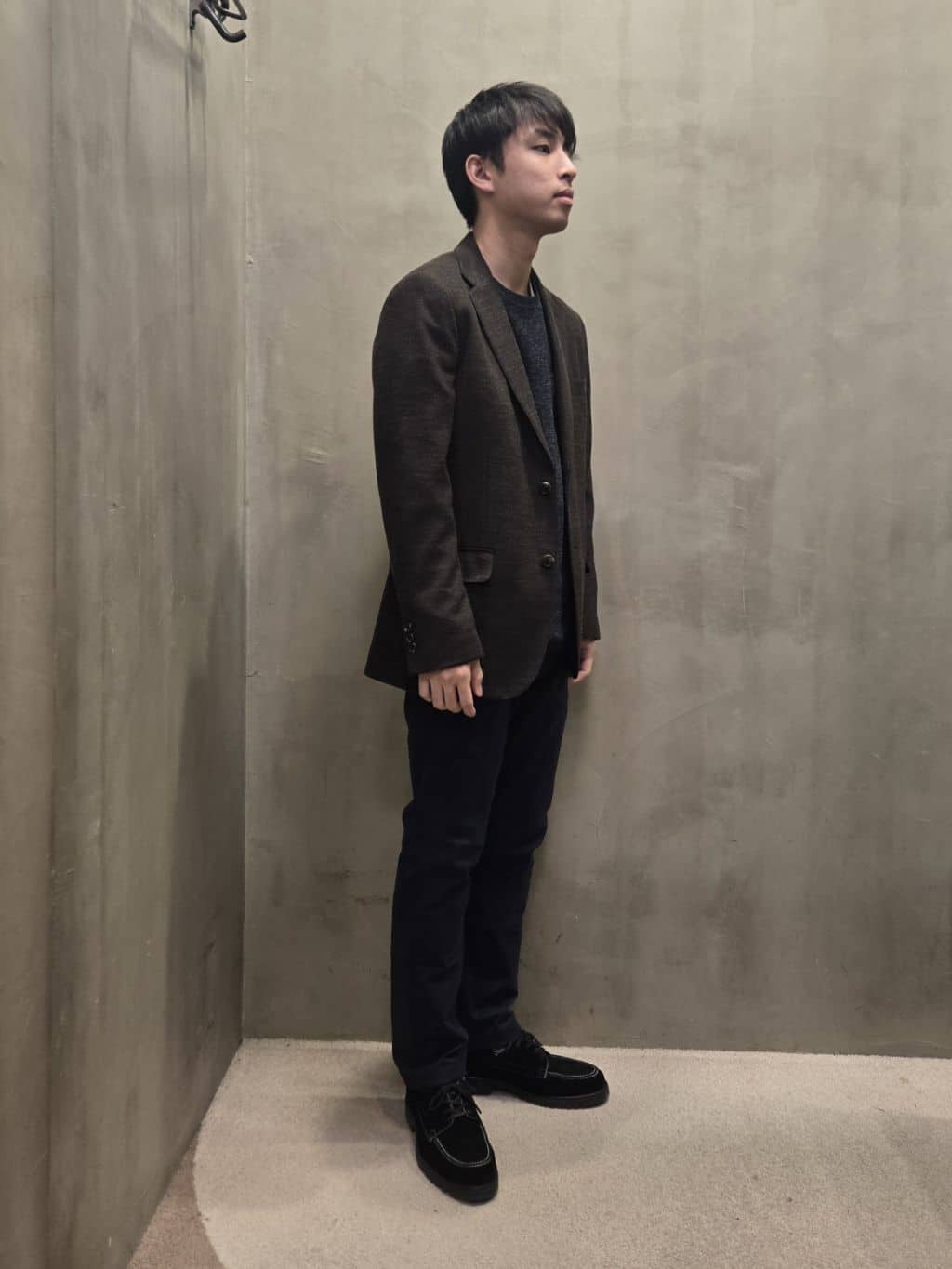 白木駆さんの「TAKEO KIKUCHI｜【Made in JAPAN】播州織 ヘリンボン ストレート パンツ」を使ったコーディネート