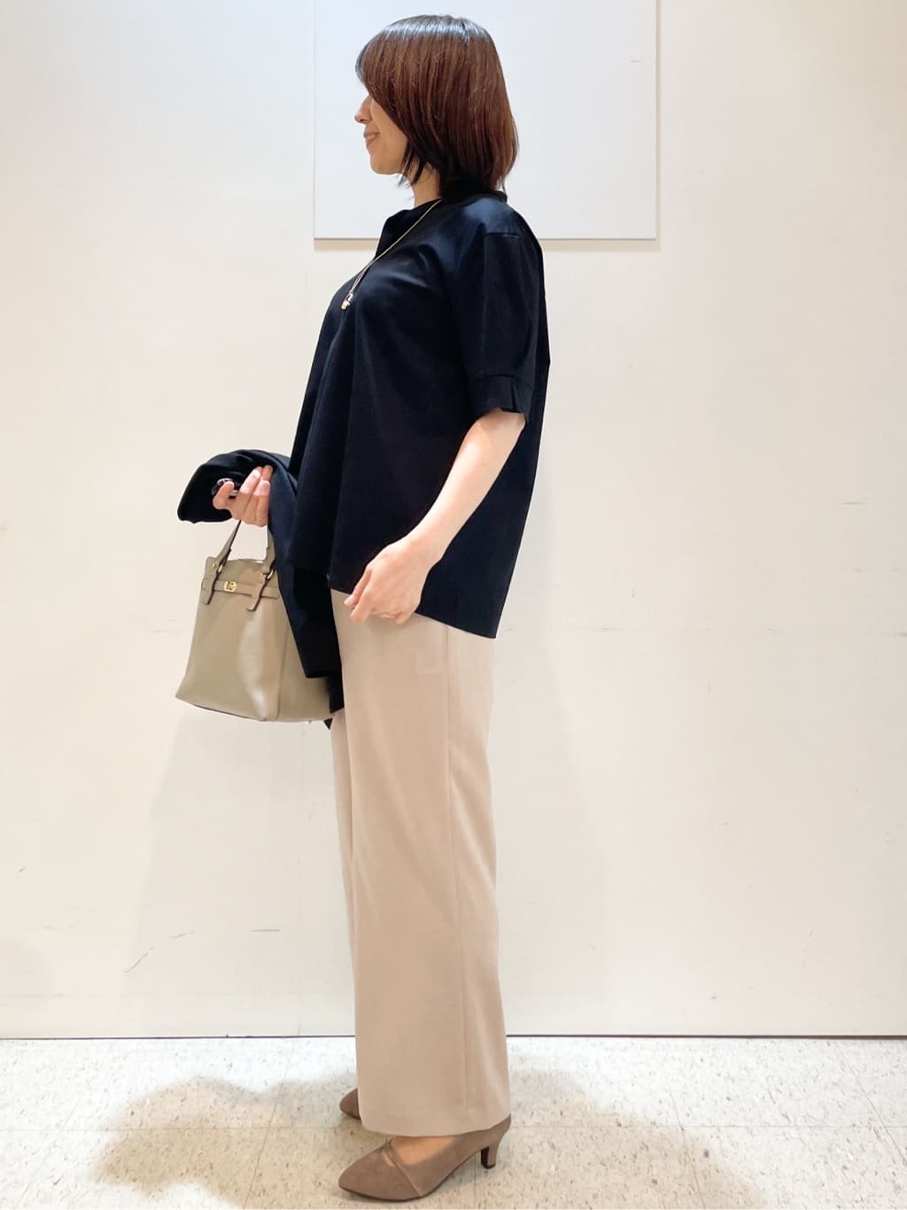 めいさんの「Reflect｜【すっきり見え！長め丈／マシンウォッシュ可】スキッパーネックジャージトップス」を使ったコーディネート