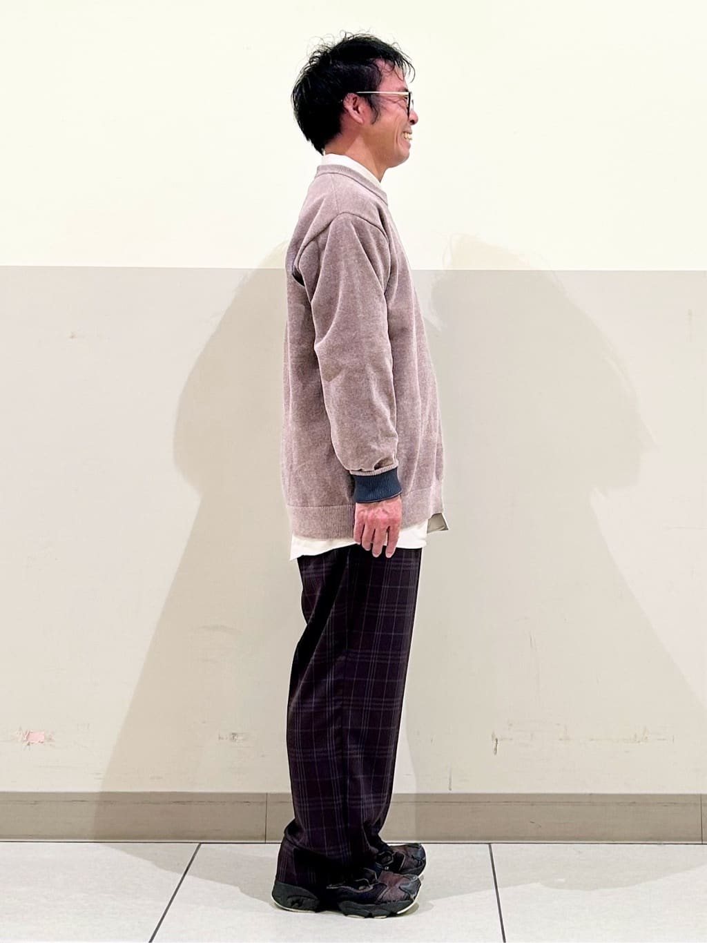KENJI Iさんの「THE SHOP TK｜【触れるたびに心地良い】ライトモールニット　洗濯機OK/ユニセックスでおすすめ！」を使ったコーディネート