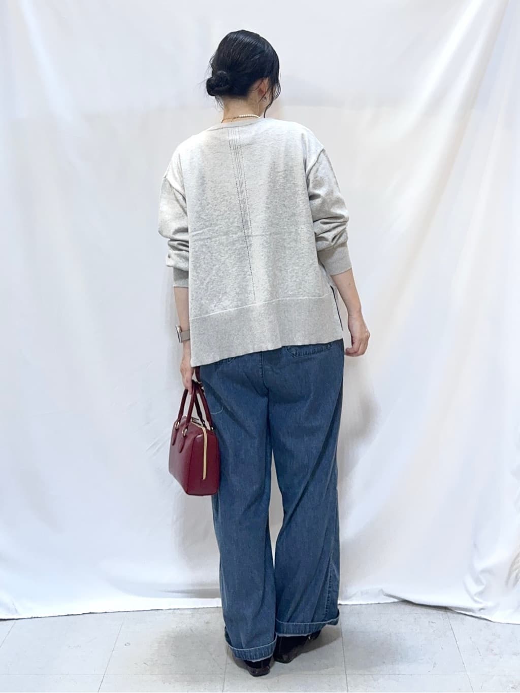 𝐇𝐢𝐫𝐨𝐦𝐢さんの「SHOO･LA･RUE｜【S-LL】美しく見せる ボートネックロンT」を使ったコーディネート