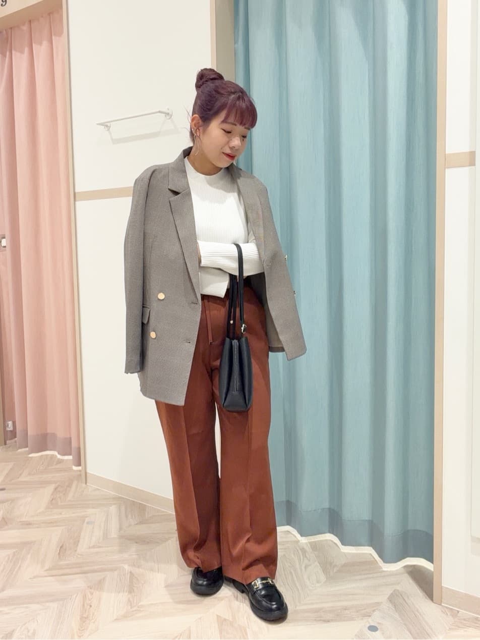まちゃんなちゃんさんの「SHOO･LA･RUE｜【洗濯機可/S-LL/高レビュー】上品シルエットで美しい イージーワイドパンツ」を使ったコーディネート