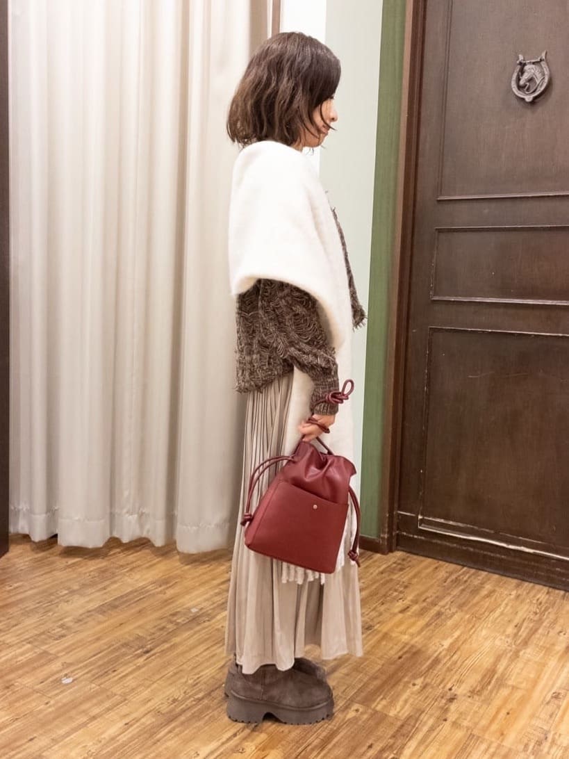 yukaさんの「SHOO･LA･RUE｜【S-LL】大人も着やすいシックなカラー 主役級フリンジニット」を使ったコーディネート