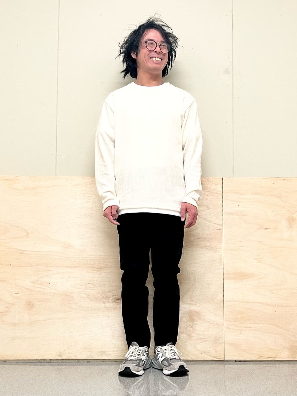 KENJI Iさんの「THE SHOP TK｜【オールシーズン穿ける！】7DAYSストレッチへリンボンパンツ　ON&hArr;OFF兼用」を使ったコーディネート