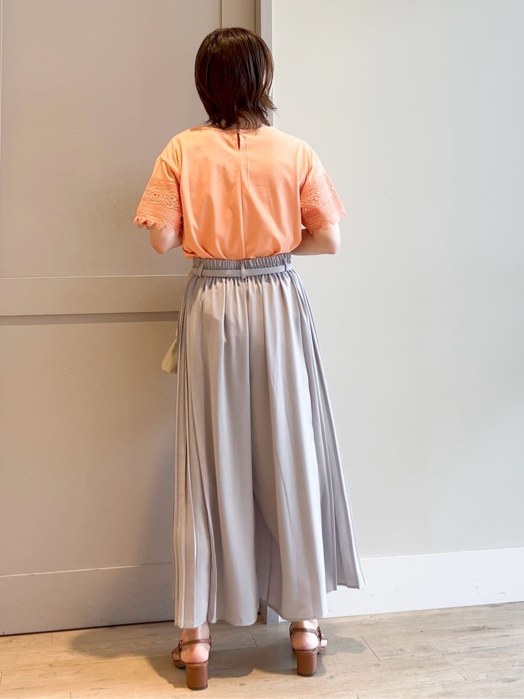 yamakoさんの「grove｜【洗える/二の腕カバー】上品なレースで叶える、きちんと見えの夏Tシャツ」を使ったコーディネート