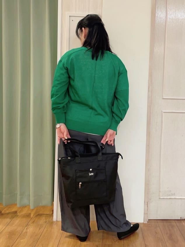ke-yさんの「SHOO･LA･RUE｜◆【洗える】ナチュラルなシアー感が魅力 Vネックカーディガン」を使ったコーディネート