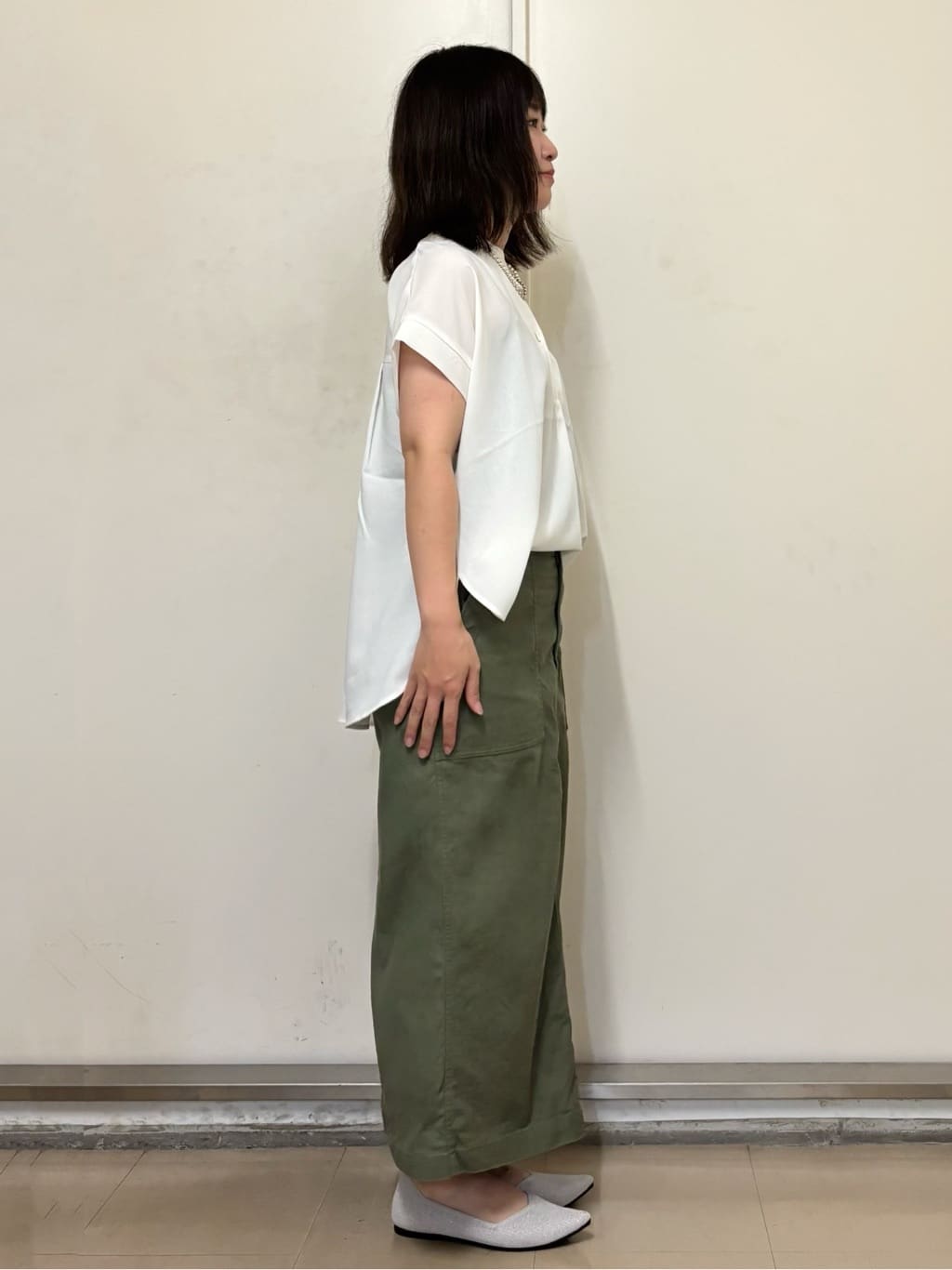 やまさんの「OPAQUE.CLIP｜《7色展開／SS-LLサイズ》ストレッチスキッパーブラウス／セットアップ対応【洗濯機洗い可／防シワ】」を使ったコーディネート