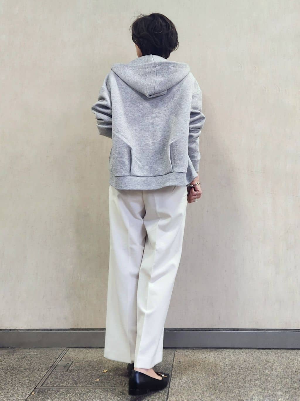 milkyさんの「OPAQUE.CLIP｜ロングロゴTシャツ【洗濯機OK】」を使ったコーディネート