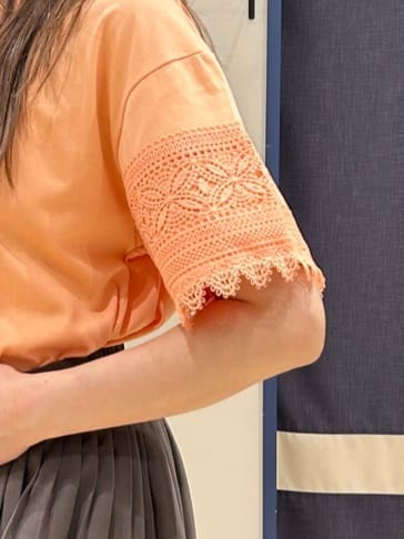 Orikaさんの「grove｜【洗える/二の腕カバー】上品なレースで叶える、きちんと見えの夏Tシャツ」を使ったコーディネート