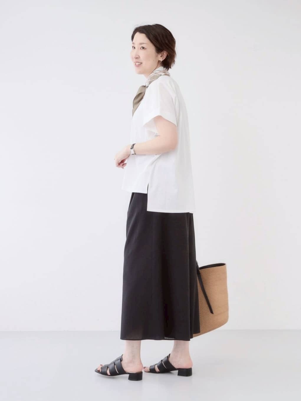 yuriさんの「INDIVI｜【洗える／清涼感◎】ワイドフレアパンツ／スカーチョ」を使ったコーディネート