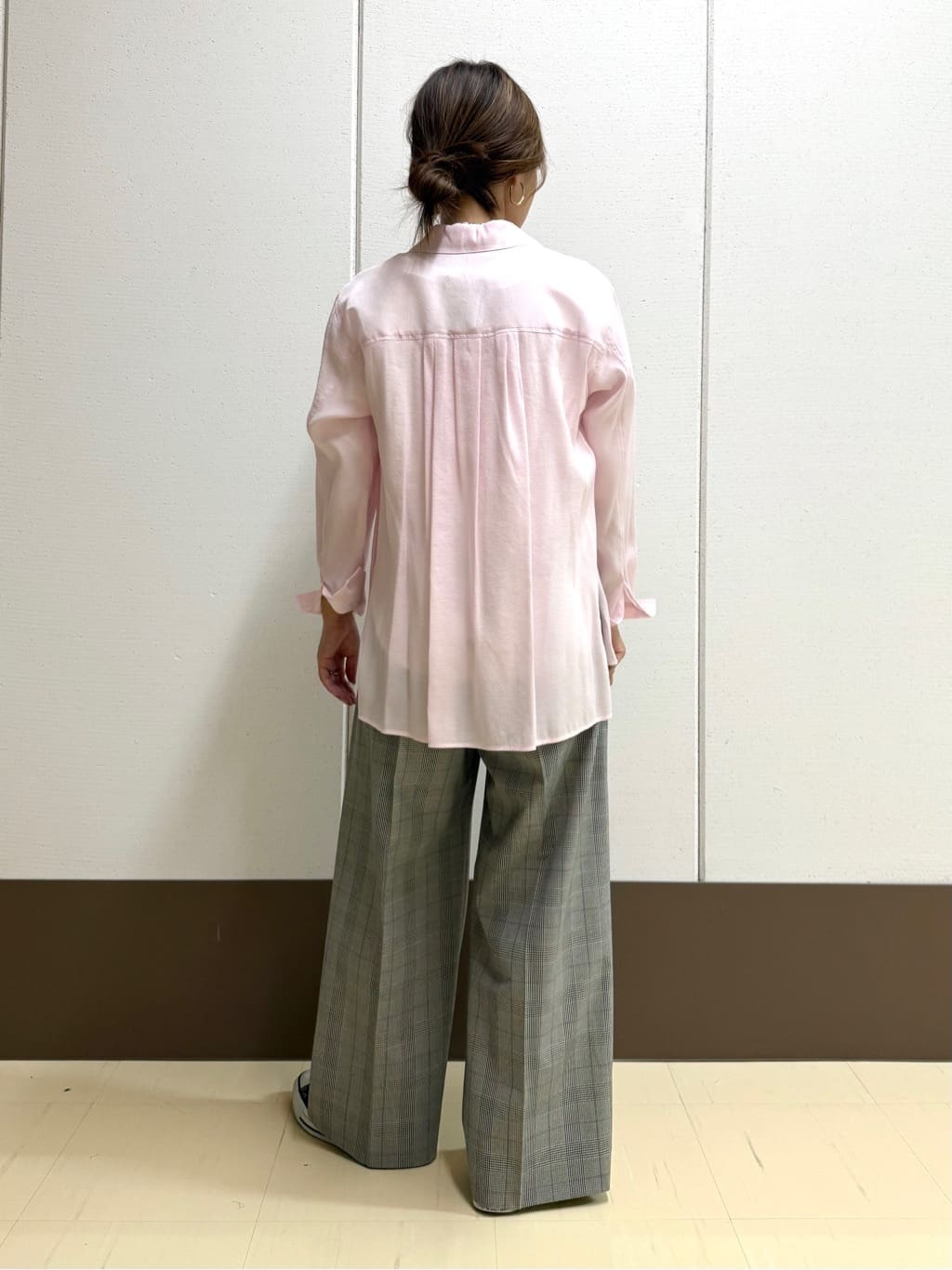 mamiさんの「INDIVI｜【体型カバー／清涼感】シアーオーバーシャツ」を使ったコーディネート
