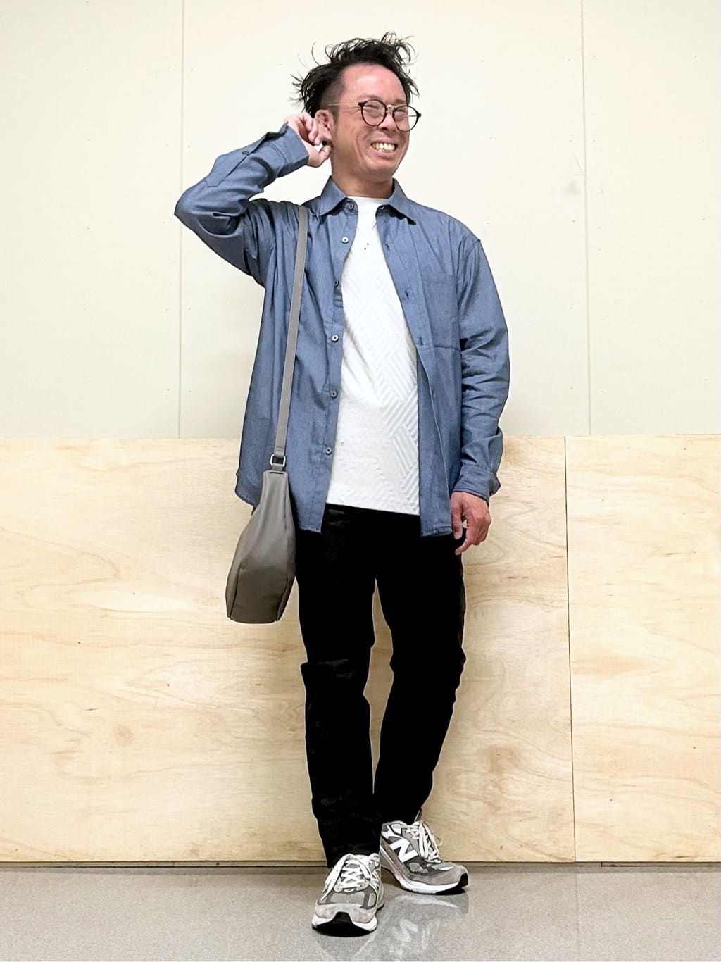 KENJI Iさんの「THE SHOP TK｜【オールシーズン穿ける！】7DAYSストレッチへリンボンパンツ　ON&hArr;OFF兼用」を使ったコーディネート