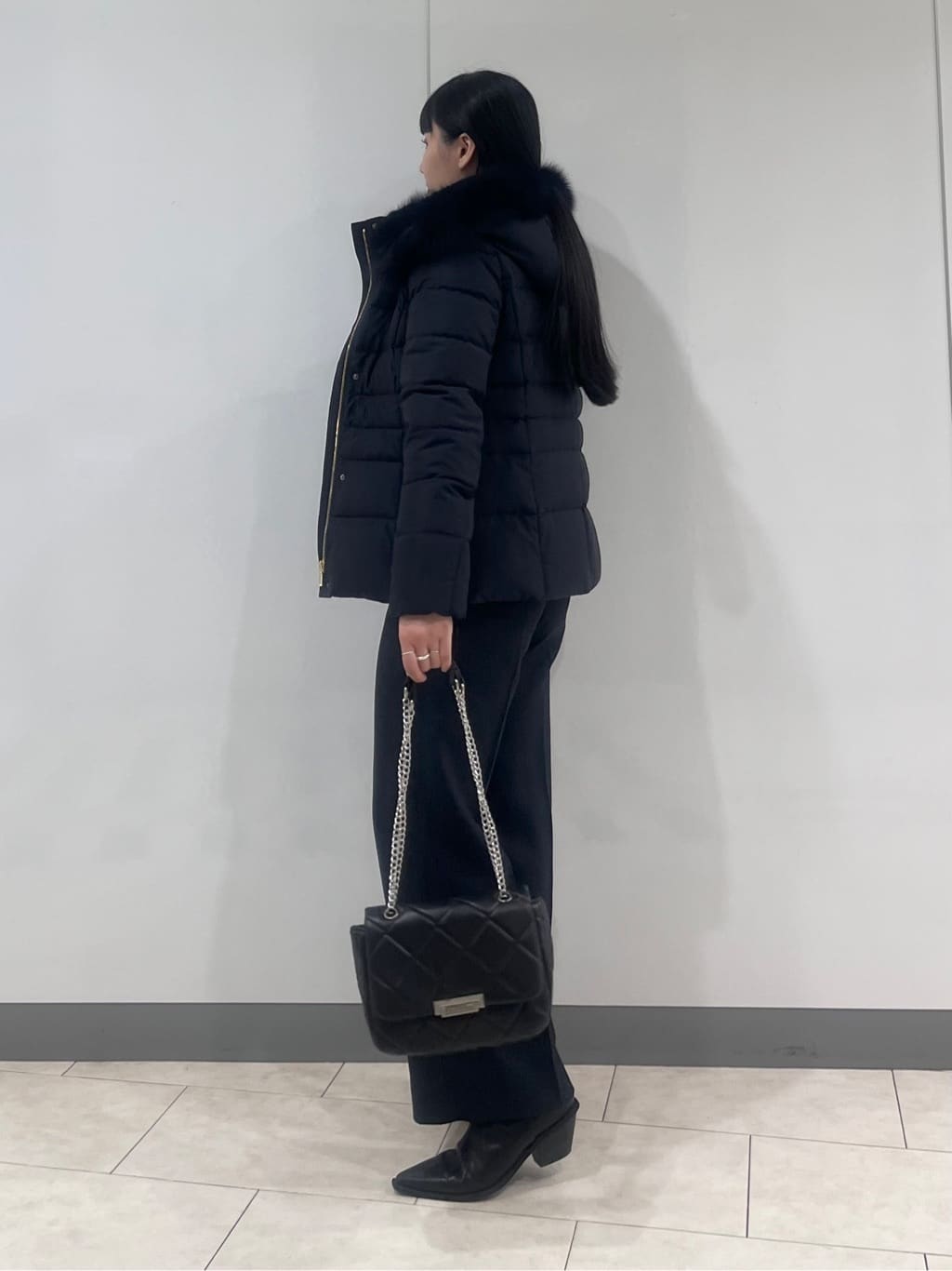 hasuさんの「INDIVI｜【名品／撥水／抗菌防臭】ショート丈リサイクルダウンコート」を使ったコーディネート