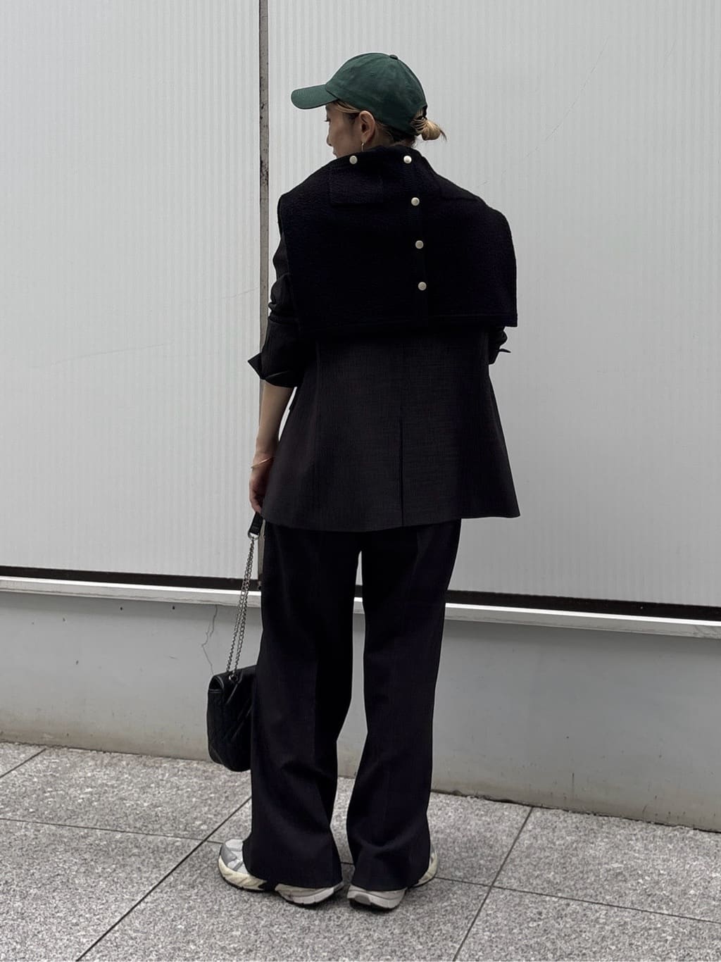 kotakiさんの「INDIVI｜【洗える／セットアップ可能】凹凸ストレッチ素材ストレートパンツ」を使ったコーディネート