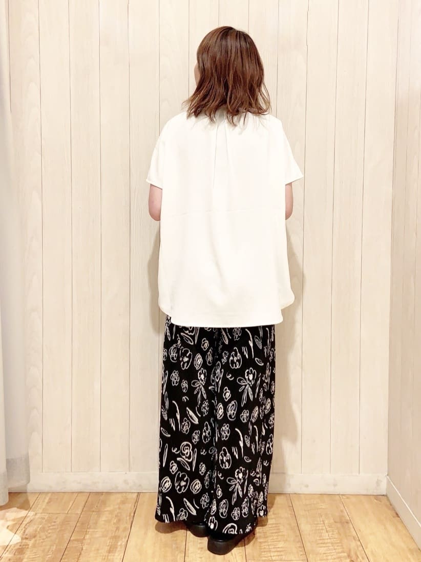 あいこさんの「SHOO･LA･RUE｜【洗える/S-LL/プチプラ】さらっとすっきりきれい見え スキッパーブラウス」を使ったコーディネート