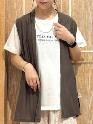 meiさんの「SHOO･LA･RUE｜【2点セット】着回しいろいろ ジレ＋ロゴTシャツ」を使ったコーディネート