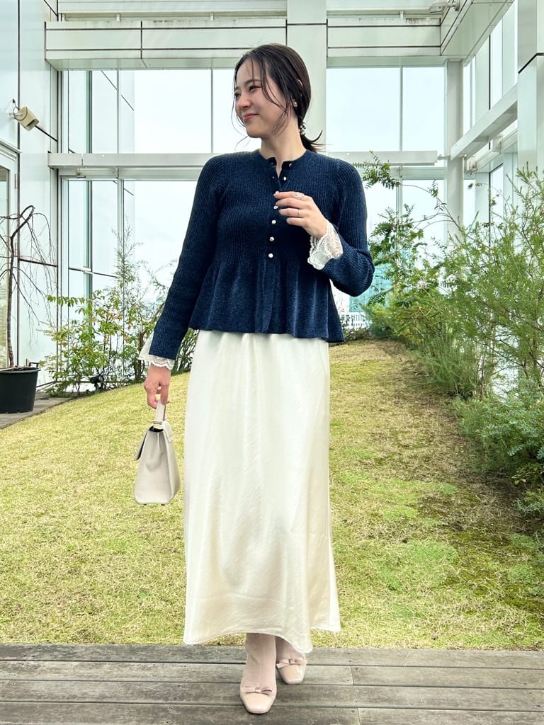 shinoさんの「Couture brooch｜【2WAY・ベルト付き】フードフェイクファー ミドル丈ダウンコート」を使ったコーディネート