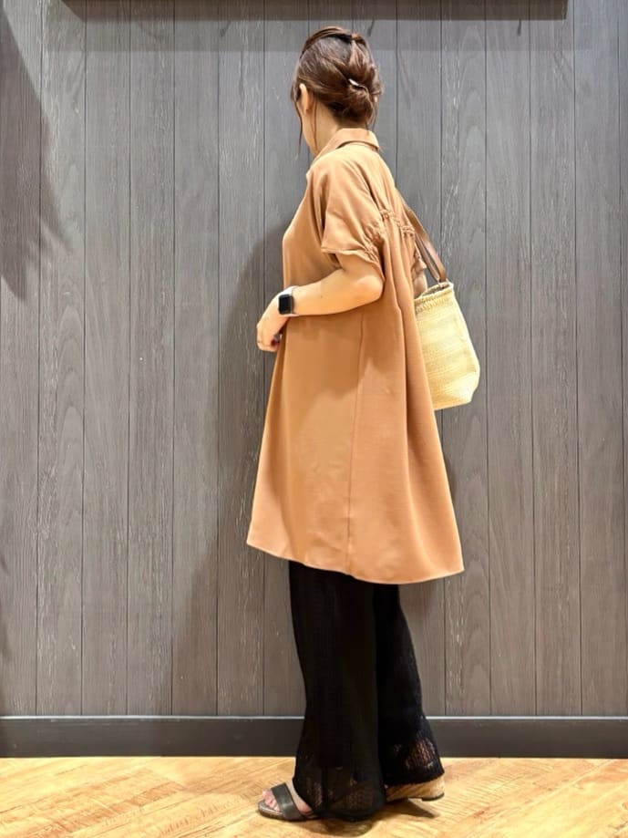 meiさんの「SHOO･LA･RUE｜【S-LL/体型カバー】さらりとしたタッチが心地よい バックギャザーブラウス」を使ったコーディネート