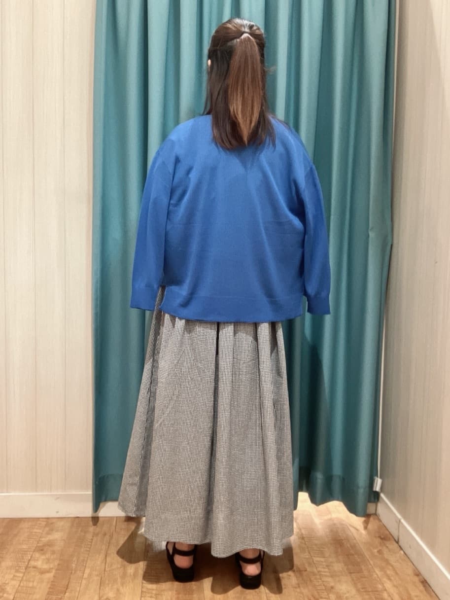 Riさんの「SHOO･LA･RUE｜【洗える】ひんやりさらっと 大人のシアーカーディガン」を使ったコーディネート