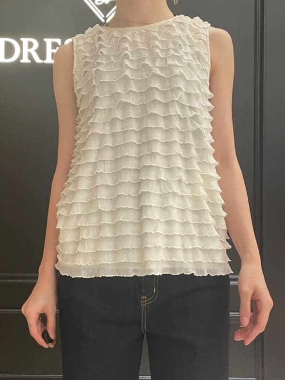 Karinさんの「DRESSTERIOR｜provoke（プロヴォーク）【別注】 フリフリ タンクトップ」を使ったコーディネート